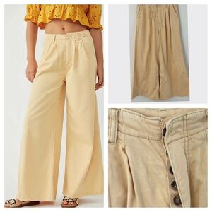✨ Free People Wide-Leg Button Front Trousers ✨
Size 6 • Color Buttercream